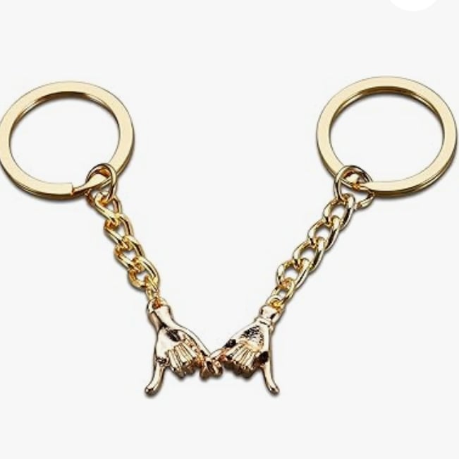 🎁 Valentine’s 2PCS Pinky Promise Keychains, Perfect Couple Gift