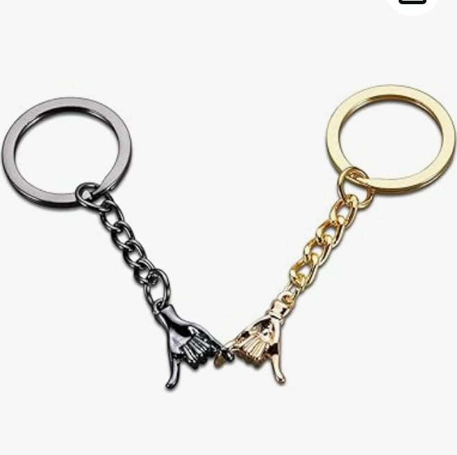 🎁 Valentine’s 2PCS Pinky Promise Keychains, Perfect Couple Gift