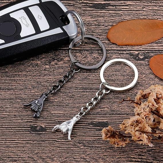 🎁 Valentine’s 2PCS Pinky Promise Keychains, Perfect Couple Gift